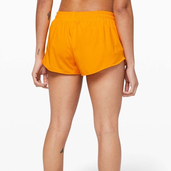 Lululemon Hotty Hot Short II LR *2.5" - Picture 2 of 6